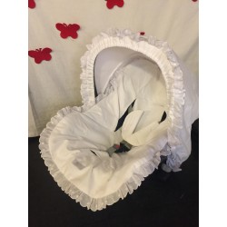 Funda de verano Maxi-cosi pique blanco con volante de tira bordada con capota