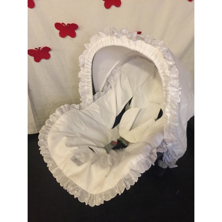 Funda de verano Maxi-cosi pique blanco con volante de tira bordada con capota