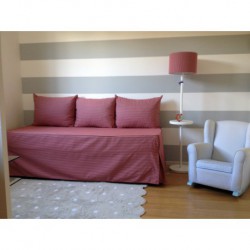 COLCHA, ALFOMBRA, CAMA, LAMPARA, MECEDORA